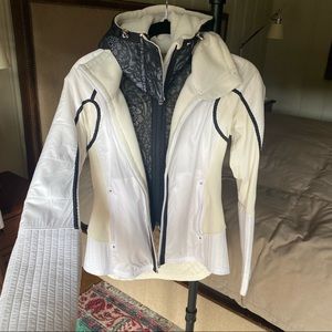 Lululemon bundle up runners jackets, as 6. Perfect condition.